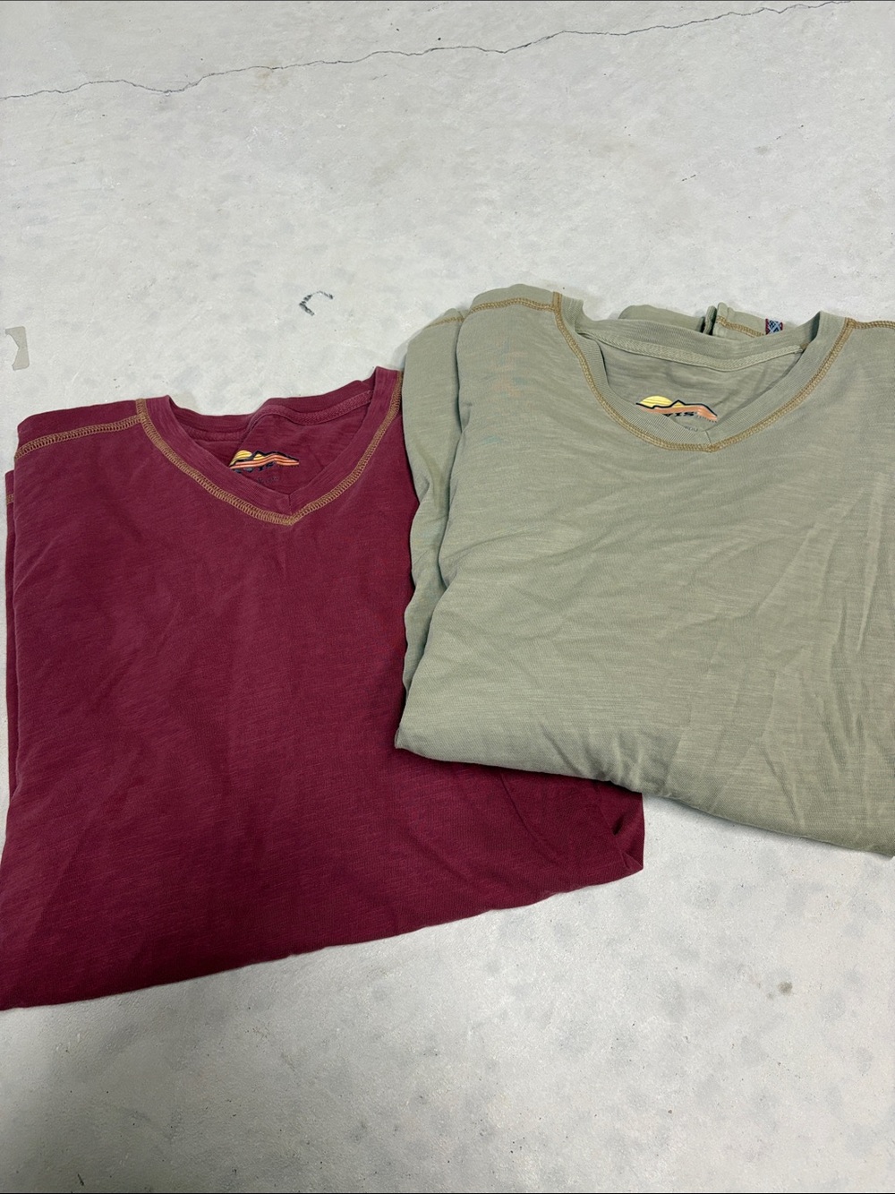 2 shirt sleeve shirts